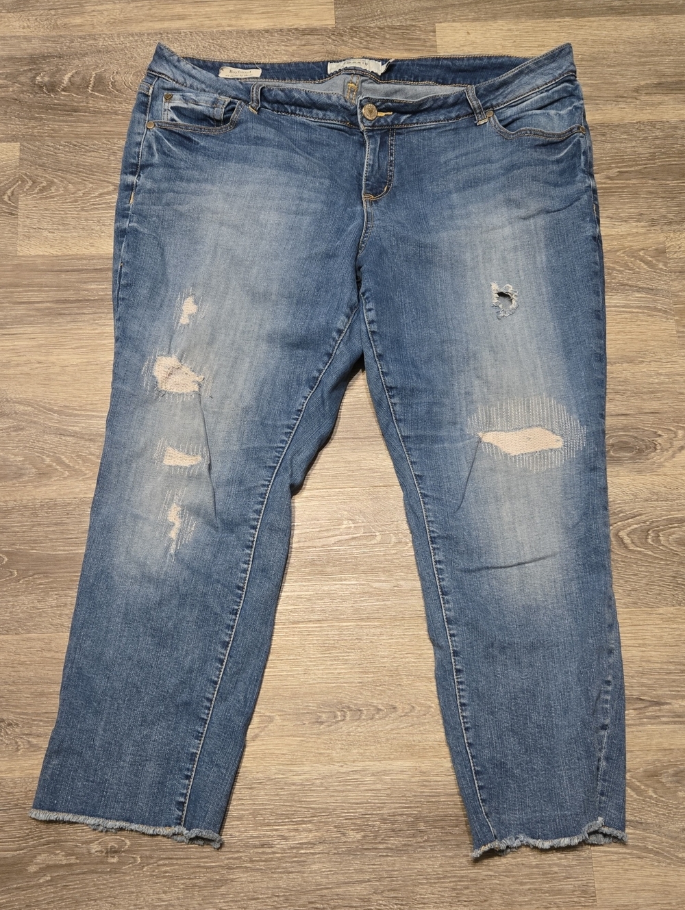 Torrid Distressed Boyfriend Cut Jeans Size 18